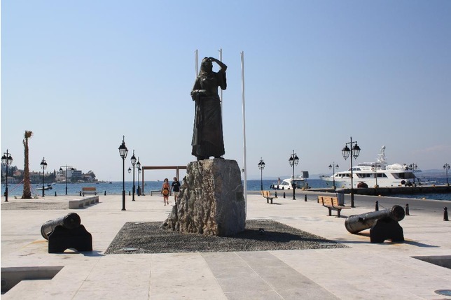 The_statue_of_Laskarina_Spetses